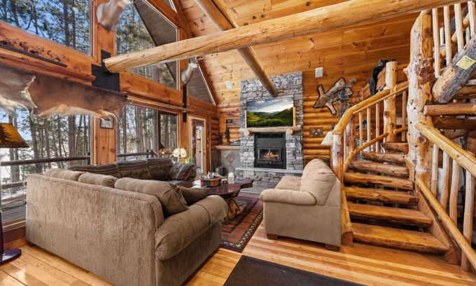 Siren Casa | Lakeside Log Cabin: 5BR Stunning Views & Game Room
