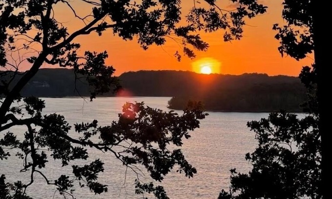 Scottsville Casa | Lakeside Oasis at Bailey’s Point with SPECTACULAR Views of Barren River Lake!