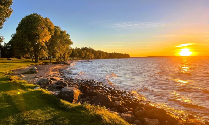 Onamia Casa | Lakeside Retreat at Izatys Resort #230 – The Perfect Getaway for All Seasons!