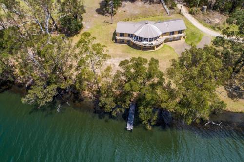 Yatte Yattah Casa | Lakeside Retreat