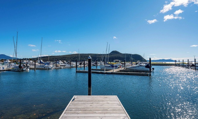 Motuoapa Casa | Lakeside Retreat - Motuoapa Holiday Home