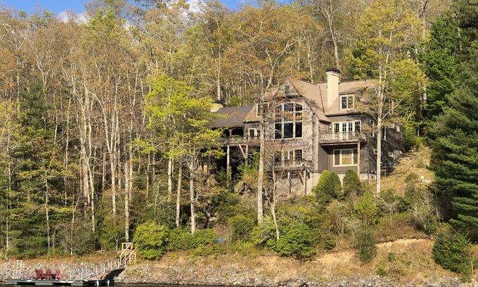 Cullowhee Casa | Lujosas vistas al lago Glenville Lodge-Increíbles / muelle grande / ¡Perfecto para familias!