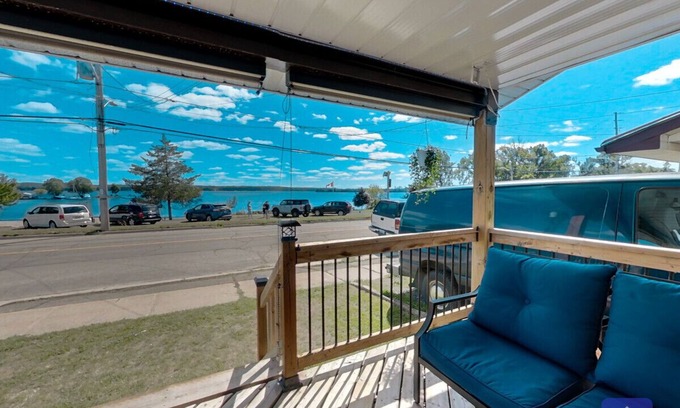 Deseronto Casa | Lakeside Serenity: Charming 3-Bedroom Retreat