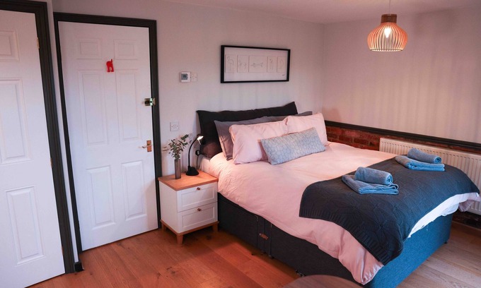 Bedford Apartamento | Lakeside Studio, pet friendly