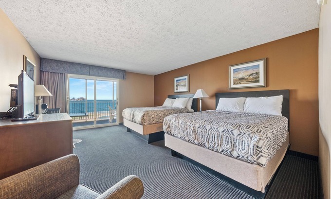 Put-in-Bay Hotel | Lakeview Balcony at Put-in-Bay - Sleeps 4