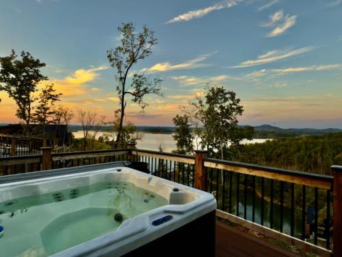 Sevierville Casa | Lakeview Cabin, Hot Tub, Game Rm