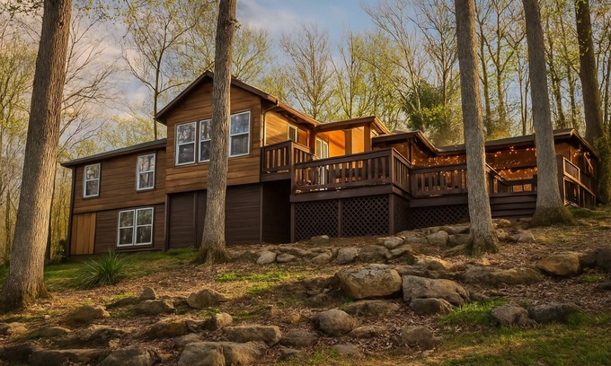 Mammoth Cave Casa | Lakeview Landing - Beautiful Lakefront Home With Dock