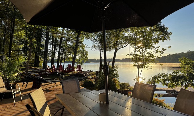 Catchacoma Cabaña | Lakeview Sunrise Island Cottage, Swim, Play Relax.