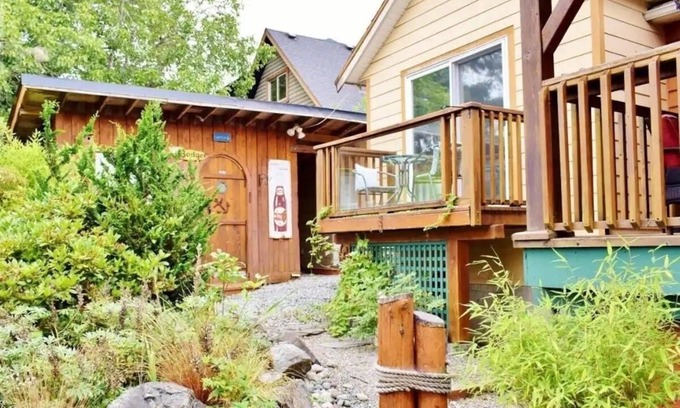 Lake Cowichan Casa | Lakey McLakehouse