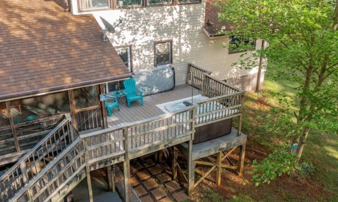 Inman Casa | LakingitEz..3BR/2BA amazing sunsets & hot tub