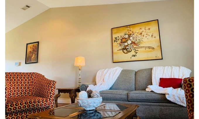 Sikeston Casa | Lambert’s Homestead. Very Cozy & Clean 5 bed home.