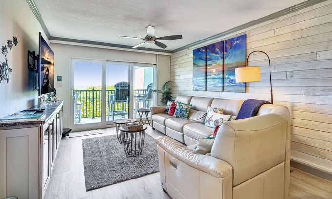Sunset Beach Condominio | Land's End # 202 building 10 - ACTUALIZACIONES de arriba a abajo / Balcón privado / Frente a la playa