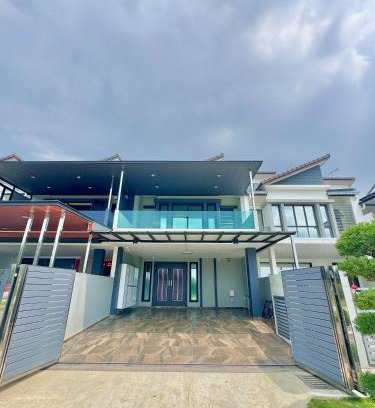 Tebrau Casa | Landed Austin Homestay 11 Pax KTV Mahjong BBQ Glenmarie by Stayrene