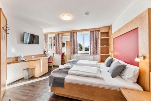 Tiefenbronn Hotel | Landhotel Schwarzer Adler - Self Check In