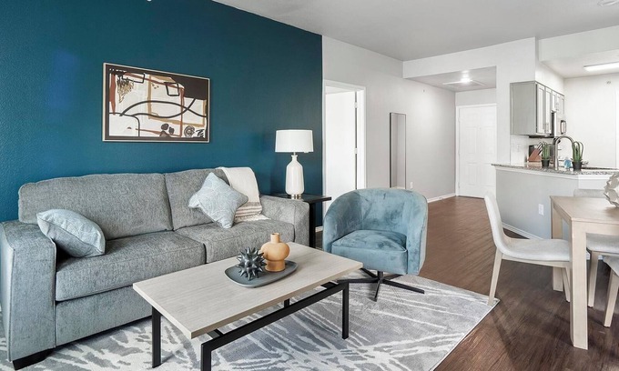 San Antonio Apartamento | Landing | Stylish 2BD, Gym, Pool