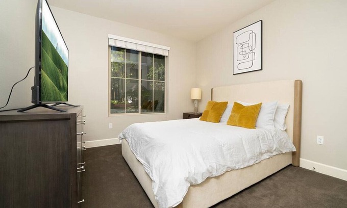 Mission Viejo Apartamento | Landing at Adagio on the Green - 2 Bedrooms in Downtown Mission Viejo
