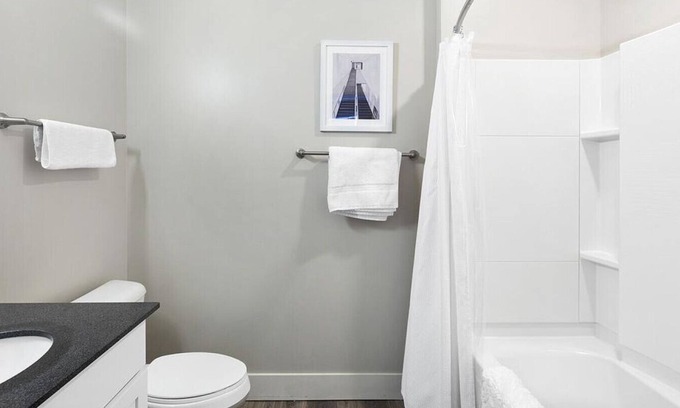Toledo Apartamento | Landing at Marina Lofts - 1 Bedroom in East Toledo