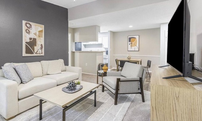 Plant City Apartamento | Landing at Walden Lake - 2 Bedrooms in Downtown Plant City