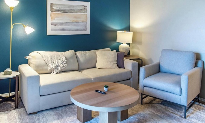 South Tulsa Apartamento | Landing | Chic 1BD, Clubhouse, Gym