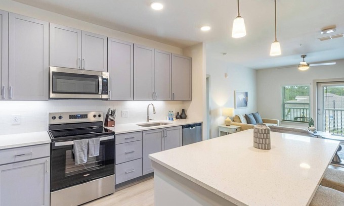 Santa Rosa Beach Apartamento | Landing | Chic 2BD, Pool, Yoga Studio