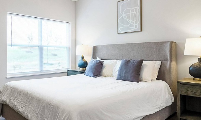 Cartersburg Apartamento | Landing | Chic 2BD, Clubhouse, Gym