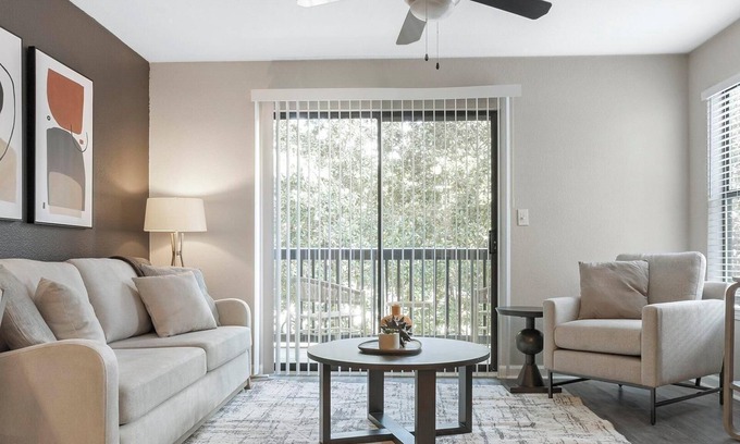 Bellview Apartamento | Landing | Chic 2BD, Gym, Pool