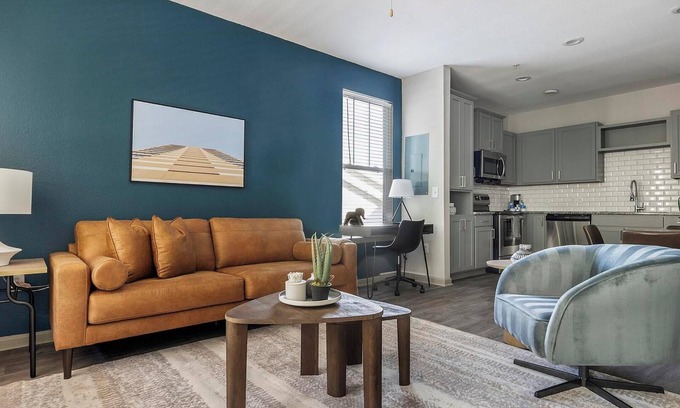 Paw Creek Apartamento | Landing | Chic 2BD, Gym, Clubhouse