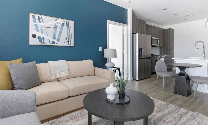 San Antonio Apartamento | Landing | Chic 2BD, Pool, Clubhouse