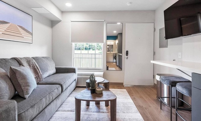 Hermitage Apartamento | Landing | Chic Studio in Downtown Hermitage