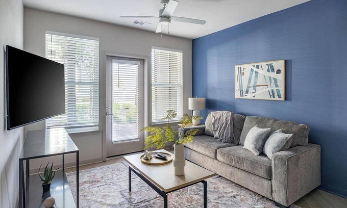 Pine Forest Apartamento | Landing | Modern 1BD, Gym, Clubhouse