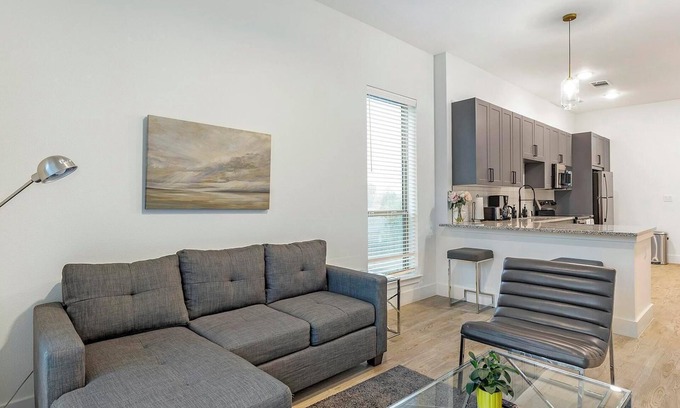 Denton Apartamento | Landing | Incredible 1BD, Gym