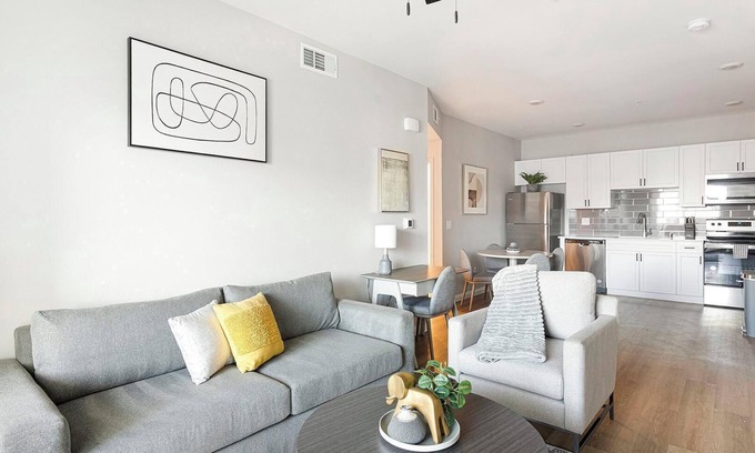 Townsite Apartamento | Landing | Stunning 2BD, Rooftop Lounge, Pool
