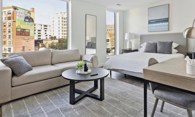 Greektown Historic District Apartamento | Landing at eXchange - Studio in Downtown Detroit