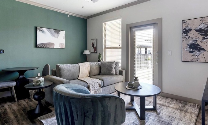 Manor Apartamento | Landing | Modern 1BD, Gym, Courtyard