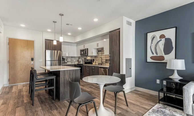 Central Business District Apartamento | Landing | Modern 1BD, Gym, Rooftop Lounge