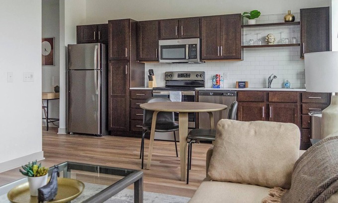 McCordsville Apartamento | Landing | Spectacular 1BD, Pool, Rooftop Lounge