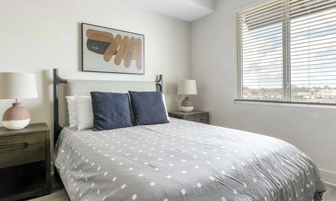 Palmetto Apartamento | Landing | Modern 1BD, Yoga Studio, Clubhouse