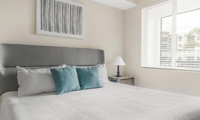 Palmetto Apartamento | Landing | Modern 1BD, Clubhouse, Pool