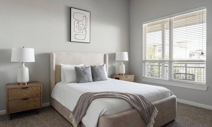 Buda Apartamento | Landing | Modern 1BD, Yoga Studio, Gym
