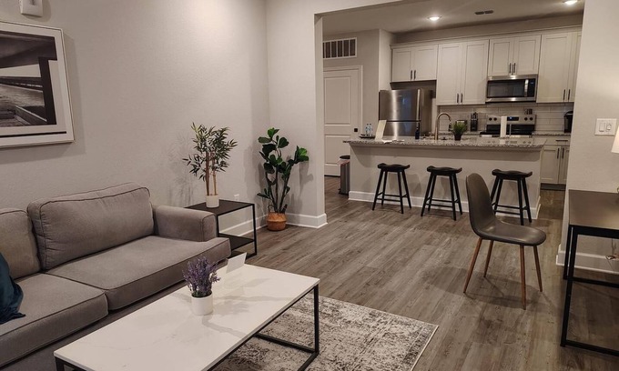 Newberry Apartamento | Landing | Stunning 2BD, Pool, Gym