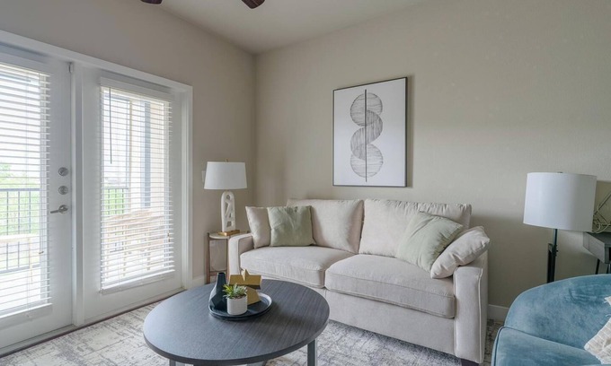 Katy Apartamento | Landing | Spectacular 1BD, Clubhouse, Courtyard