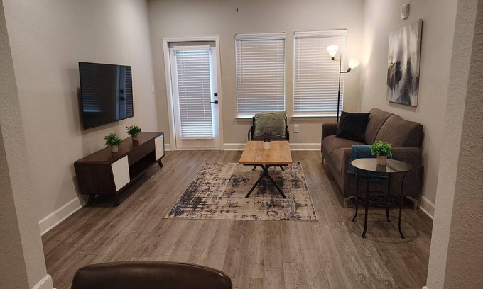 Newberry Apartamento | Landing | Spectacular 2BD, Gym, Pool