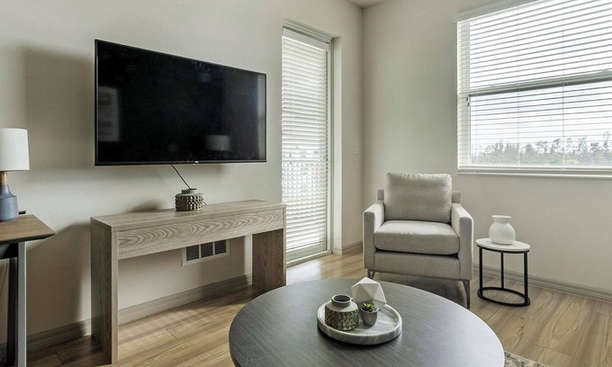 Fort Myers Apartamento | Landing | Spectacular 2BD, Tennis Court