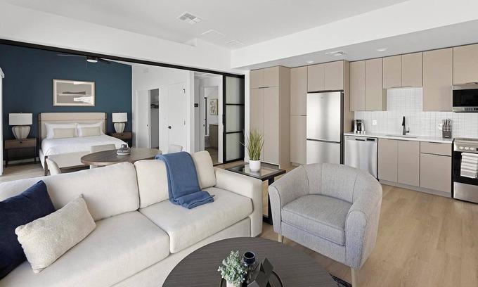 North Mountain Apartamento | Landing | Stunning 1BD, Game Room, Clubhouse