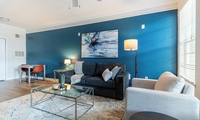 Metro West Apartamento | Landing | Stunning 1BD, Gym, Pool