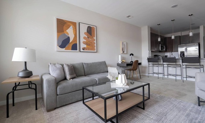 Huntersville Apartamento | Landing | Spectacular 1BD, Gym, Game Room