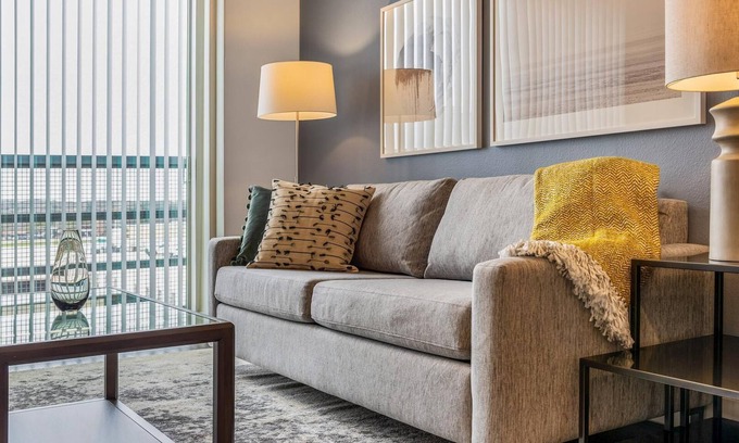 Klein Apartamento | Landing | Stunning 2BD, Gym, Clubhouse