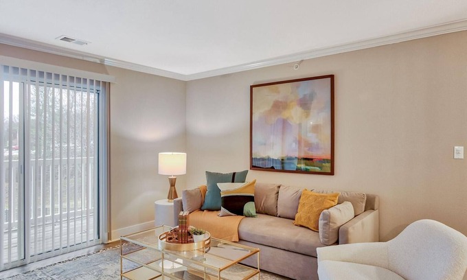 Eureka Apartamento | Landing | Stunning 2BD, Gym, Clubhouse