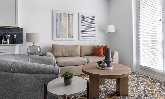 Austin Apartamento | Landing | Stylish 1BD, Clubhouse, Pool