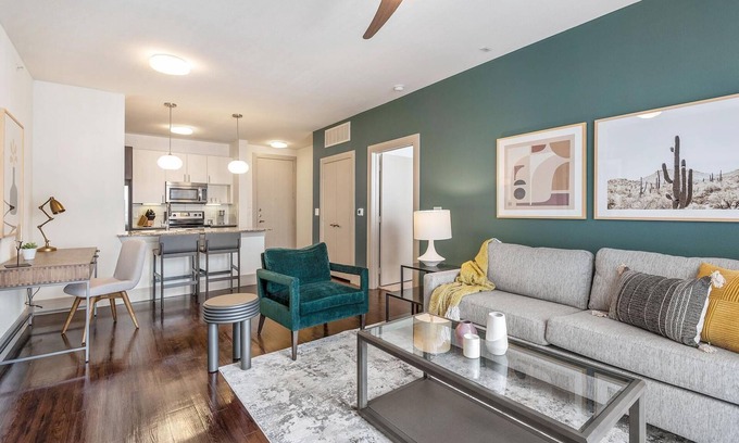Lockhart Apartamento | Landing | Stylish 1BD, Gym, Clubhouse